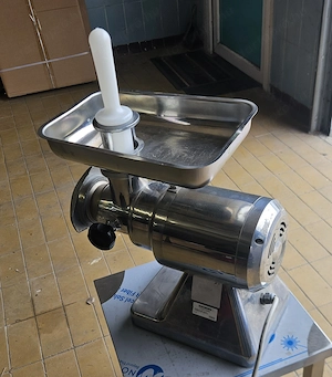 Everest TCE-22 olasz ipari húsdaráló 230 Volt-os változat - kép 2