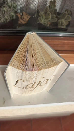 Könyvszobor, disztárgy, Lajos felirattal ajándék 