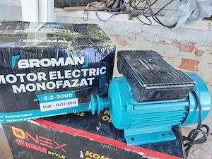 Broman 2.2kW-os egyfázisú villanymotor ford;3000 perc tengely 24 mm, szijtárcsa 55 mm külső átmérő. 