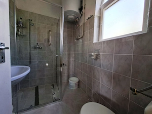 Lakitelek-Tőserdőben egyedi stílusú hétvégi ház eladó. - kép 3