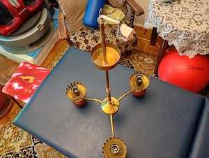 egy antik réz falikar.   30000ft óbuda burával együtt személyesen óbudán lakcimemen de előre fizetés - kép 12