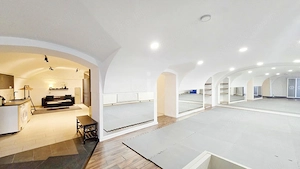 Felújított, gépesített, klímás, utcai üzlethelyiség eladó!