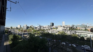 XI., Szerémi úti 2 szobás, erkélyes, klímás, azonnal költözhető lakás + autóbeálló eladó!