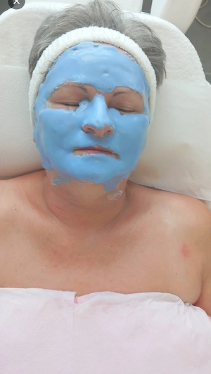 Prémium Svédmasszázs, Arcrelaxáció és Kozmetikai Gyantázás az Otthonában - kép 3