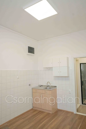 Csorna - központban garzon eladó - kép 4