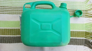 5l műanyag benzines kanna eladó - kép 8