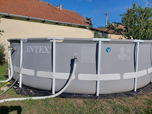 Intex fémvázas, csővázas, használt, jó állapotú kör medence alkatrészekkel 549 x 122 cm - kép 4