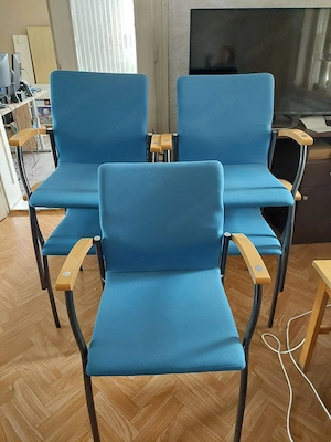 Karfás fém szék magas háttámlával, szövetes felülettel