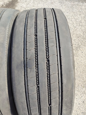 295 60 R22.5 használt kormányzott teherautó gumiabroncs Bridgestone 295 60 R22.5 - kép 2
