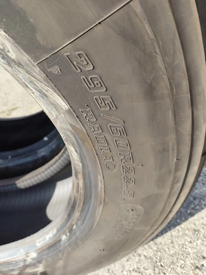 295 60 R22.5 használt kormányzott teherautó gumiabroncs Bridgestone 295 60 R22.5 - kép 5