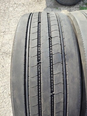 295 60 R22.5 használt kormányzott teherautó gumiabroncs Bridgestone 295 60 R22.5 - kép 7