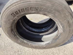 295 60 R22.5 használt kormányzott teherautó gumiabroncs Bridgestone 295 60 R22.5 - kép 4
