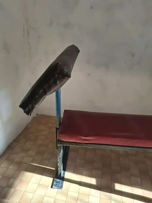Fekvenyomó pad Scott-paddal - kép 5