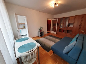 Kaszásdűlőn szép I. emeleti bútorozott, gépesített garzon kiadó! - kép 7
