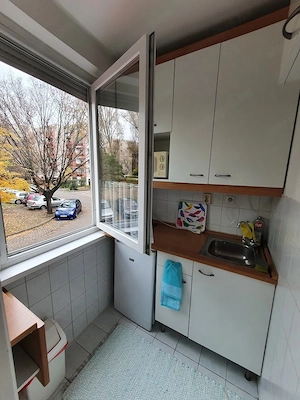 Kaszásdűlőn szép I. emeleti bútorozott, gépesített garzon kiadó! - kép 10