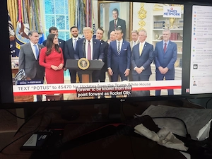 Újszerű alig használt állapotban eladó LG 34" umi69 monitor  - kép 3