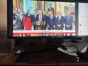 Újszerű alig használt állapotban eladó LG 34" umi69 monitor  - kép 2