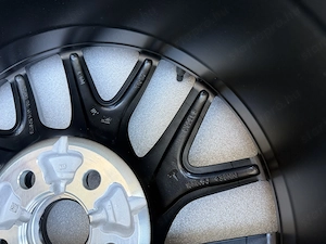 Tesla Model 3 Photon 18 gyári kerék Pirelli Sottozero 3 235 45R18 1344221-00-B - kép 10
