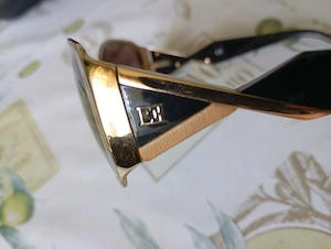 Escada női napszemüveg újszerű állapotban, saját tokjában eladó.  - kép 2