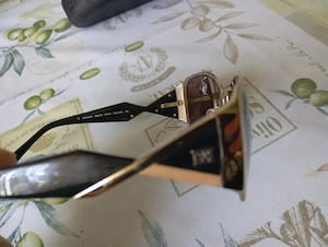 Escada női napszemüveg újszerű állapotban, saját tokjában eladó.  - kép 4