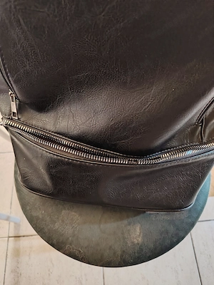 Női fekete műbőr hátizsák eladó  - kép 7