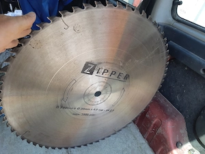 Zipper 700mm fűrésztárcsa körfűrészlap 64Z T fogas keményfémlapkás hibás - kép 4