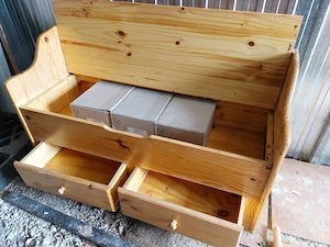 Fenyő konyhai pad felnyitható ülő rész 2 fiók  sz;112 hátlap;75 mély;45 cm használt kép szerinti áll - kép 2