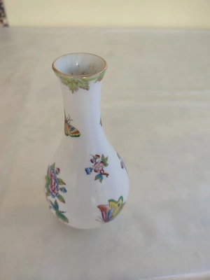 Herendi Viktória mintás kis váza. Magasság: 16cm. Képek szerint  - kép 3