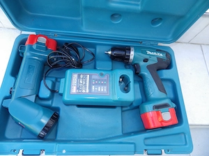 Makita 9,6V csavarbehajtó fúrógép 2 akku, +lámpa Siófok 