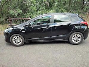 Hyundai I30 1.4i kevésKM vezetett szervízkönyv első tulajdonos - kép 3