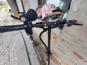 Egyben is eladó a képen látható 2 db elektromos roller teszteletlenek ahogy a képen látod nem tudok  - kép 5