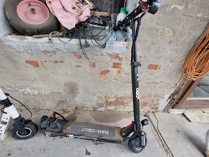 Egyben is eladó a képen látható 2 db elektromos roller teszteletlenek ahogy a képen látod nem tudok  - kép 2