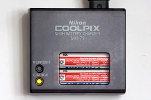 Akkutöltő NIKON Coolpix MH-71 2 db. AA bármely Ni-Mh akkumulátor cellák számára, eladó - kép 2