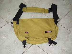 Mustársárga Eastpak férfi válltáska táska - kép 2