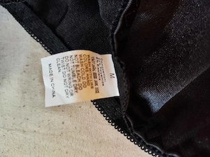     Szexi bársonyfekete megkötős női alsó     - kép 5