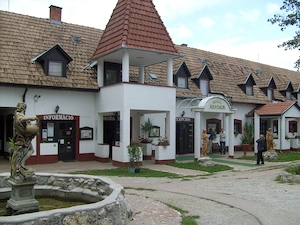 Üdülés a Kentaur Üdülőfaluban Balatonbogláron - kép 2