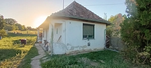 Eladó felújítandó kis házikó!