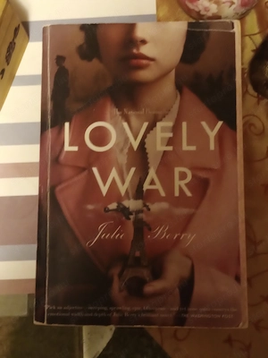 Julie Berry Lovely  War  5000ft óbuda személyesen óbudán lakcimemen vagy előre fizetés után mpl csom