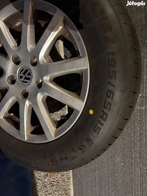 Volkswagen 15 colos felni garnitúra nagyon jó állapotú gumikkal 195 65R15 Falken gumik 2024-es ET 43 - kép 3