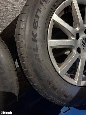 Volkswagen 15 colos felni garnitúra nagyon jó állapotú gumikkal 195 65R15 Falken gumik 2024-es ET 43 - kép 2
