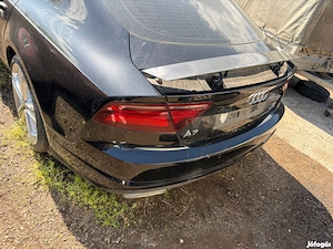 Audi A7 hátulja csomagtér ajtó ,külső belső lámpa, lökhárító továbbá más alkatrészek is - kép 2