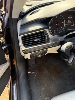 Audi A7 bőr belső ülések kárpitok,kormány, km óra, szellőző stb minden ami a képeken szerepe - kép 2