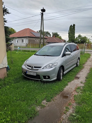 Megkímélt 7 személyes autó alacsony fogyasztással. 