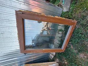 Műanyag kivül-belül fa mintás hőszigetelt 2 réteg üveg bukó-nyiló ablakok 1 db sz 95 m;127 1 db sz 1