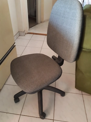 Forgószék légrugós, görgős sötét szürke kárpittal - kép 3