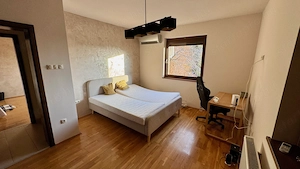 Medencés, 4 szobás, önálló családi ház kiadó! - kép 7
