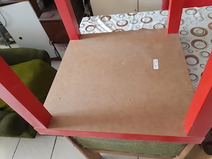 IKEA LACK 55x55cm gyerekasztal a képeken látható állapotban eladó. Pár karcolás van rajta, fotóztam! - kép 4