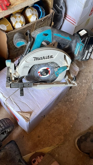 Makita DHS680 18V LXT akkus szénkefementes körfűrész + 5.0Ah akkumulátor