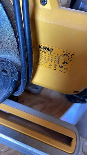 DeWalt DWS774 1400W profi húzófunkciós gérvágó fűrész (216 mm) - kép 2