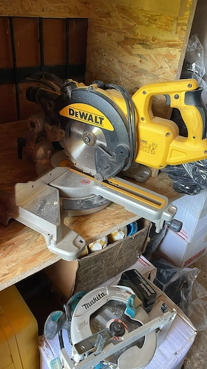 DeWalt DWS774 1400W profi húzófunkciós gérvágó fűrész (216 mm)